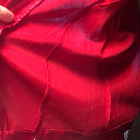 Beautiful Red Satin Sag Harbor Long Sleeved Blouse Petite - Picture 9 of 13